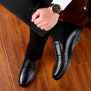 Sapato Comfort DOIS PARES (Marrom e Preto) + Brinde Carteira e Cinto